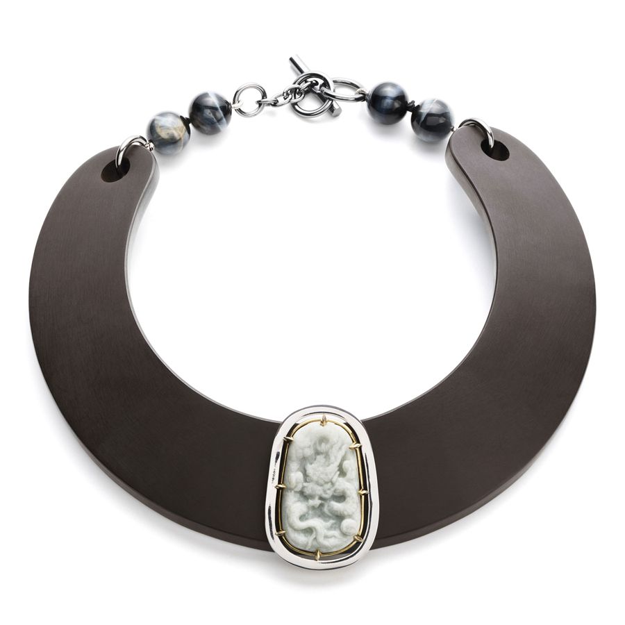 Collana in ebano e giada con doppio castone